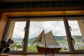 Spacious three bedroom flat, stunning loch views